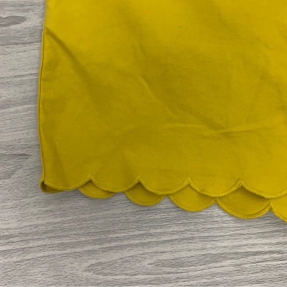 Banana Republic 5" Scallop Hem Shorts - Picture 3 of 6